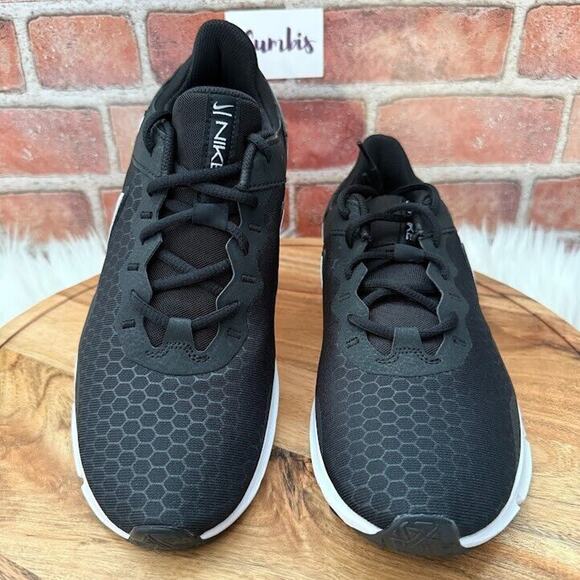 Nike Legend Essential 2 Black White‎ Women's Size 10 CQ9545-001 New - Picture 2 of 9